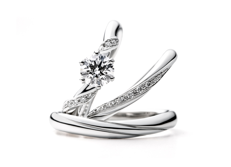 個性的なパーツの使われた指輪（ruscello ゆびわ言葉<sub>®</sub>: ゆっくりいこう）