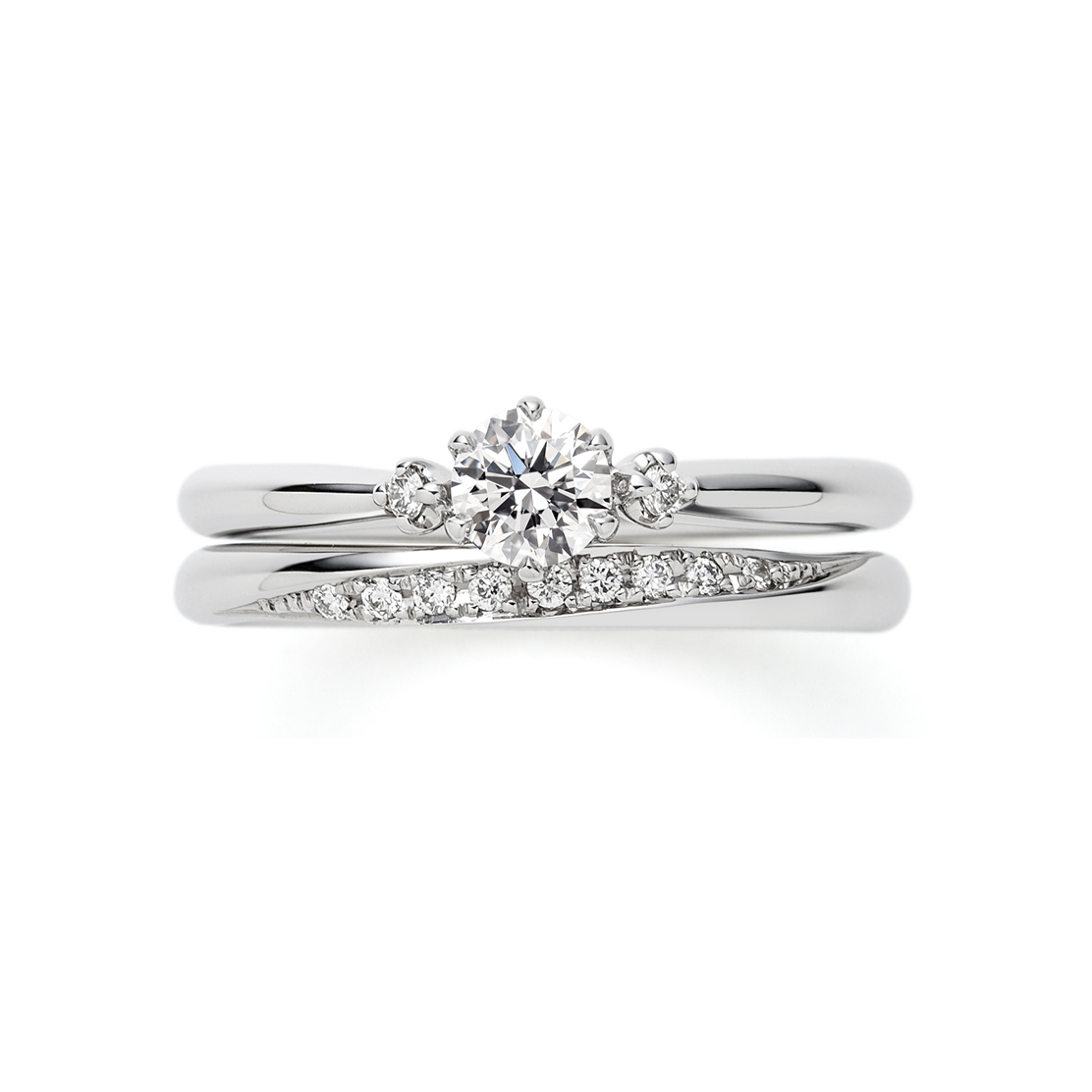 ぴったり重なる婚約指輪と結婚指輪